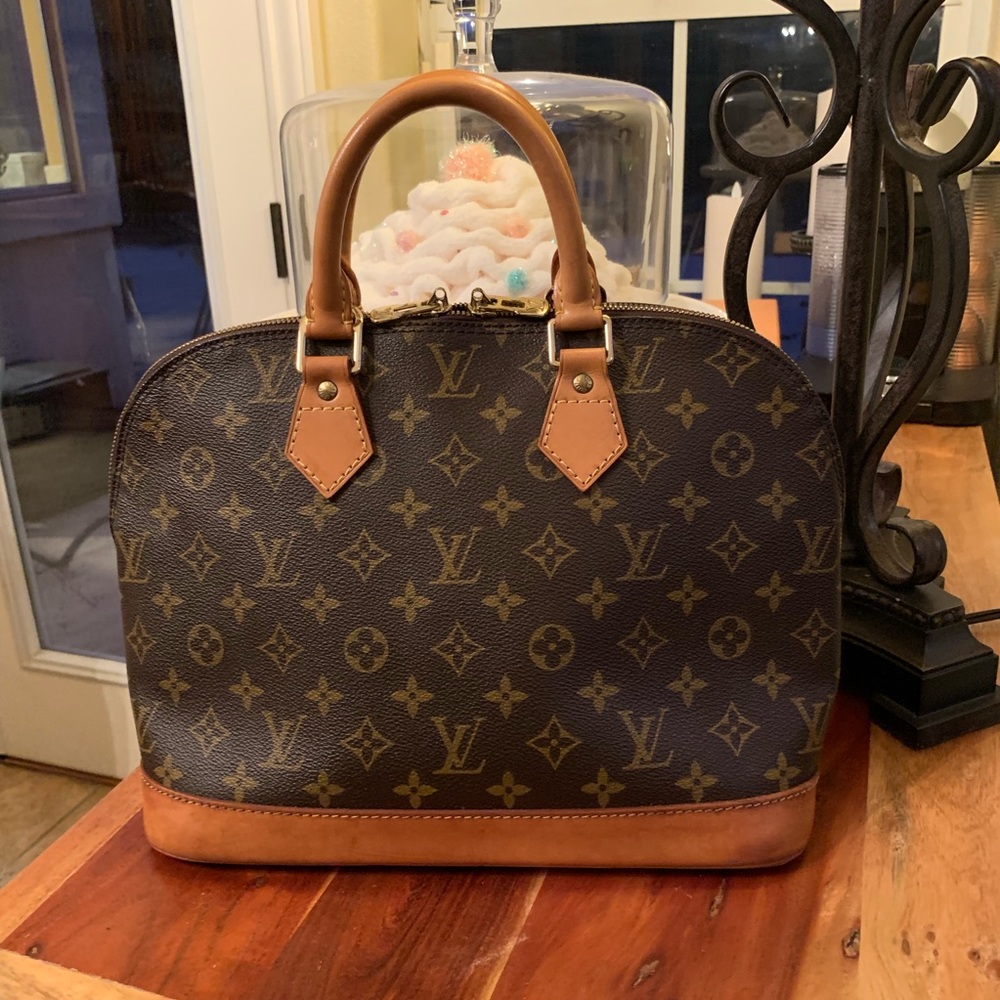 ❌❌SOLD ON MERC❌❌Authentic Louis Vuitton Vintage